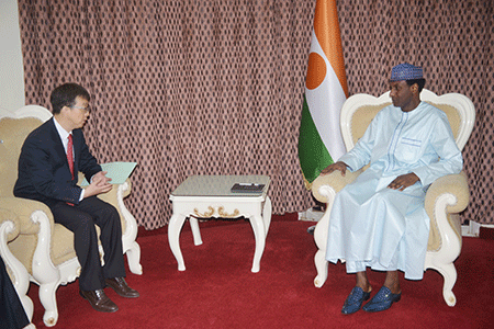 Audience Du Premier Ministre Avec L’ambassadeur De Chine Au Niger : M ...