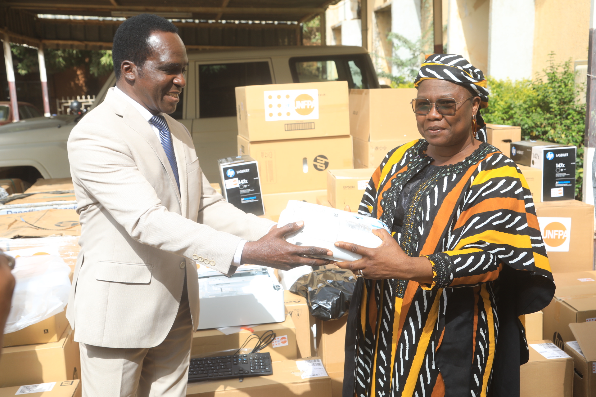 UNFPA Donates Educational Materials to Niger’s Ministry of Education