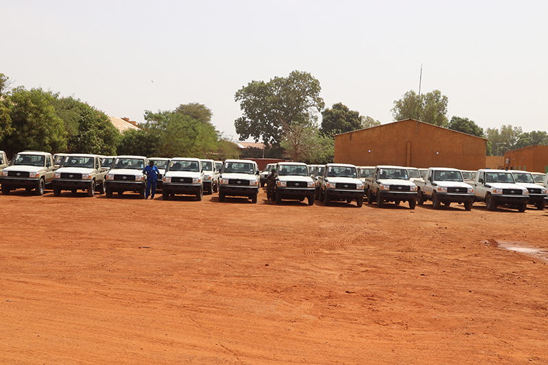 Réception de matériel roulant à la DCMAT : 160 véhicules pick-up mis à la  disposition des FDS par le Fonds de Solidarité pour la Sauvegarde de la  Patrie | ONEP