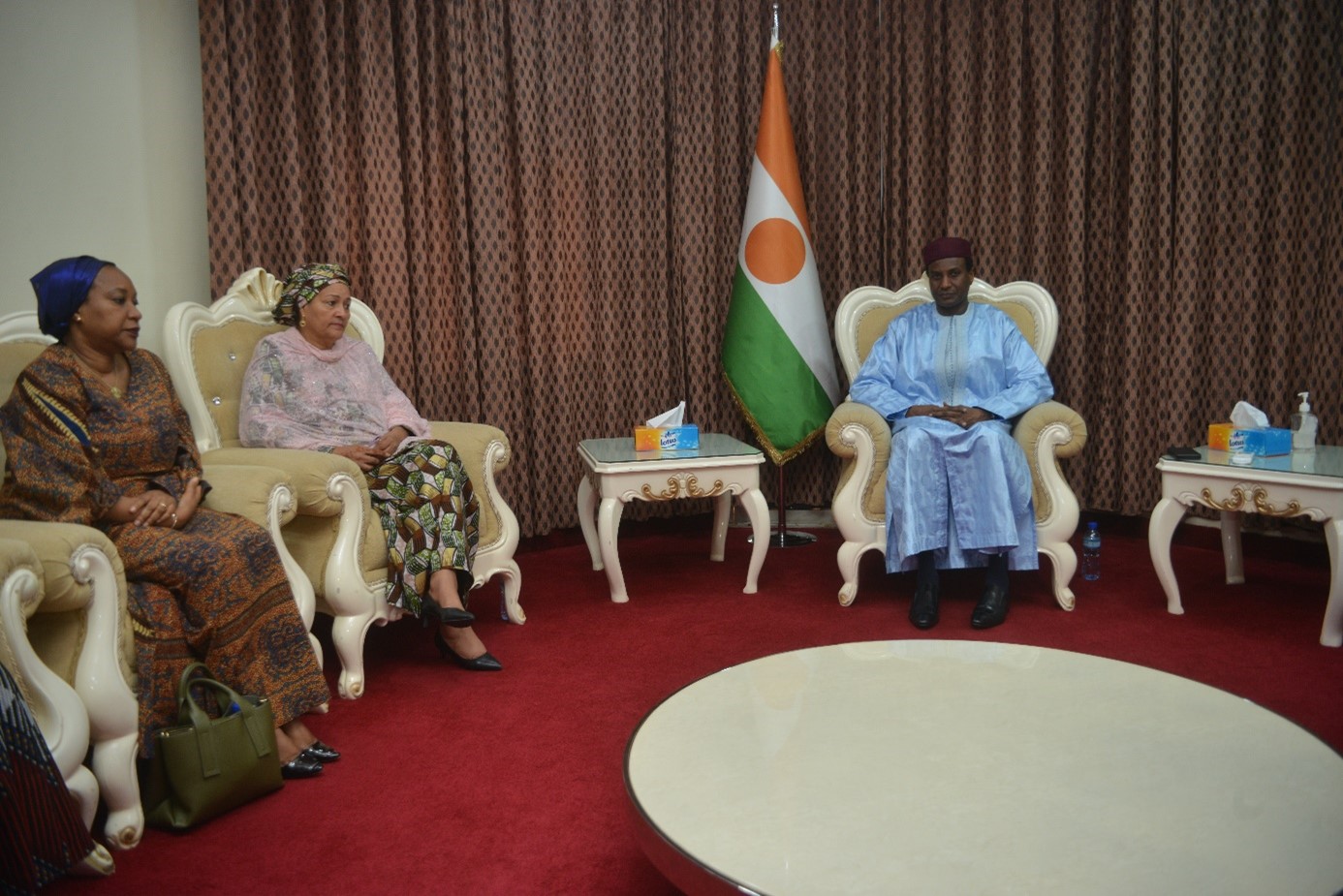 Au Cabinet Du Premier Ministre M Ali Mahaman Lamine Zeine Re Oit Une